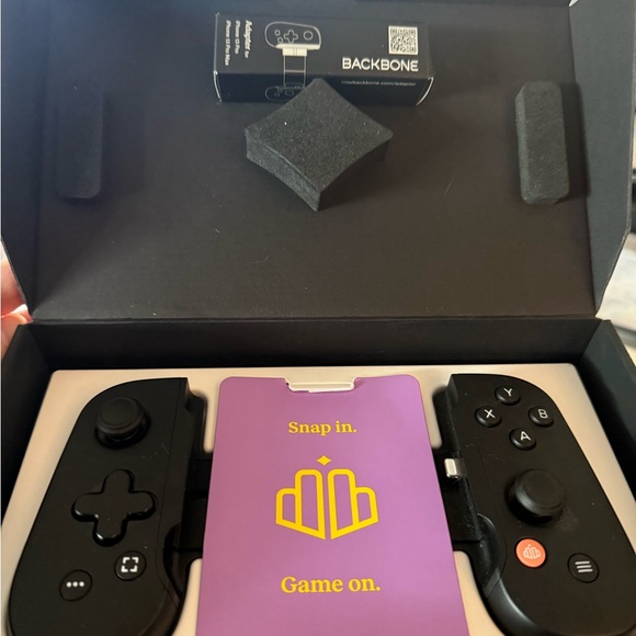 Backbone Mobile Gaming Controller - Black - Picture 4 of 4